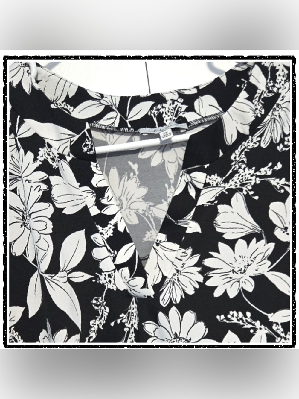 Black & White Floral V-Neck Long Sleeve Women's Top - Picture 5 of 5